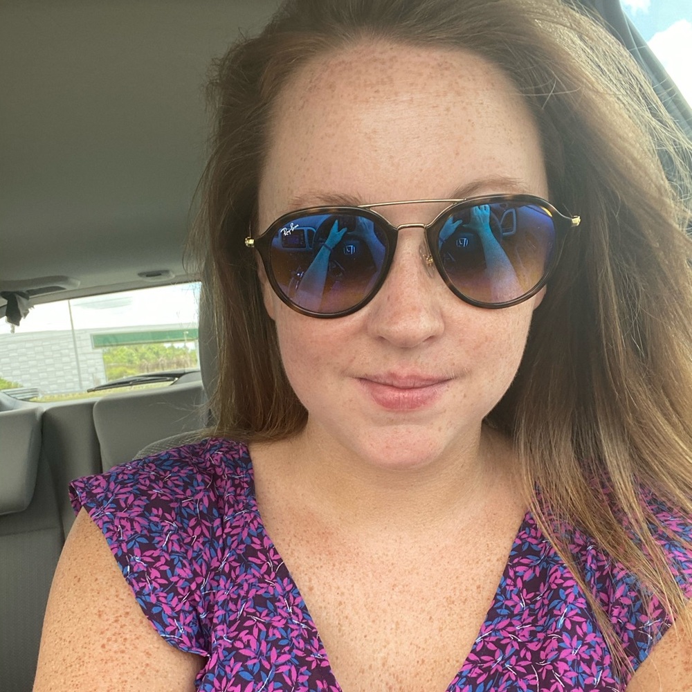 Meet your Posher, Laura